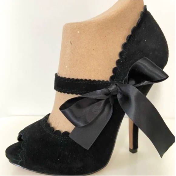 *NEW* CeCe L'Amour Blaire Peeptoe Mary Jane Stilettos - 7M - Picture 1 of 8